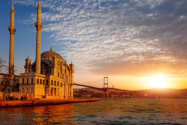 Crucero por el Bósforo al atardecer tour Estambul en español